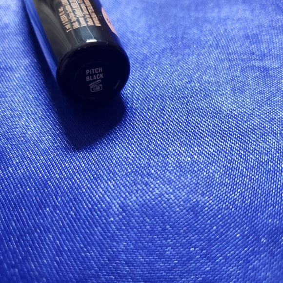 Eyeliner Nails Eyelashes Make-Up Bundle - Picture 5 of 6